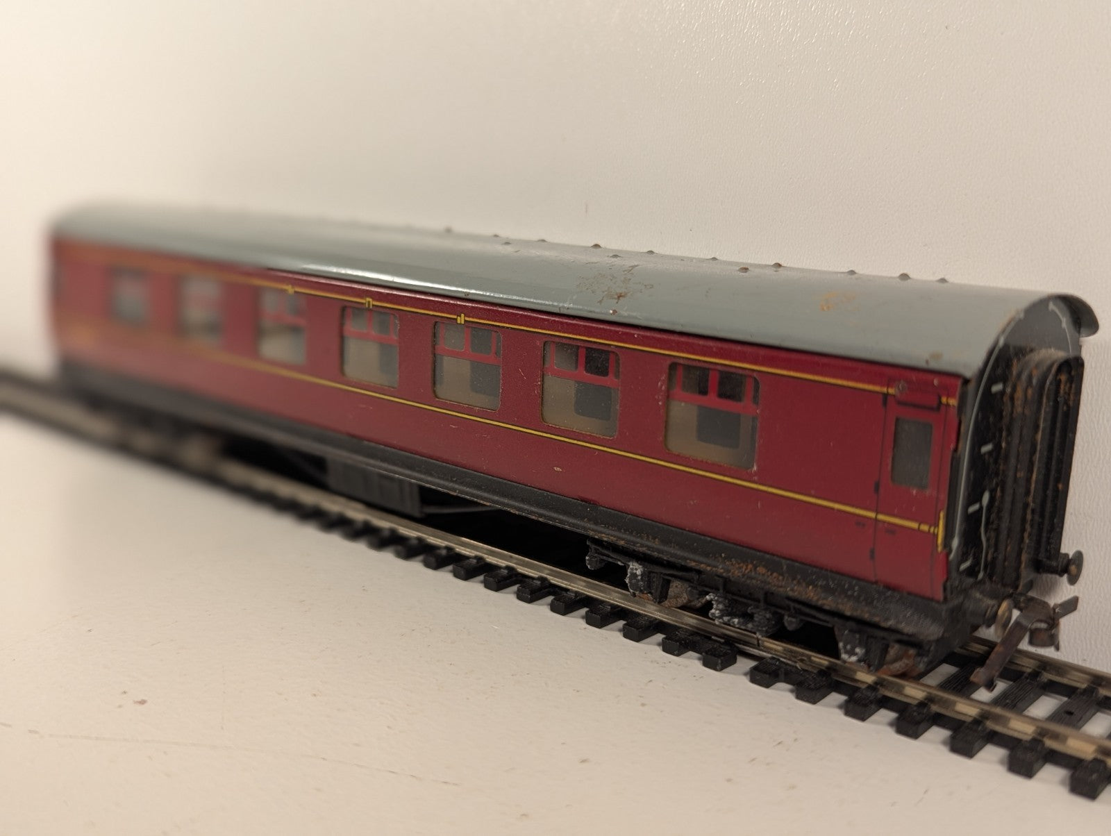 Hornby Dublo OO Gauge LMS Stanier Composite Corridor Coach M4193