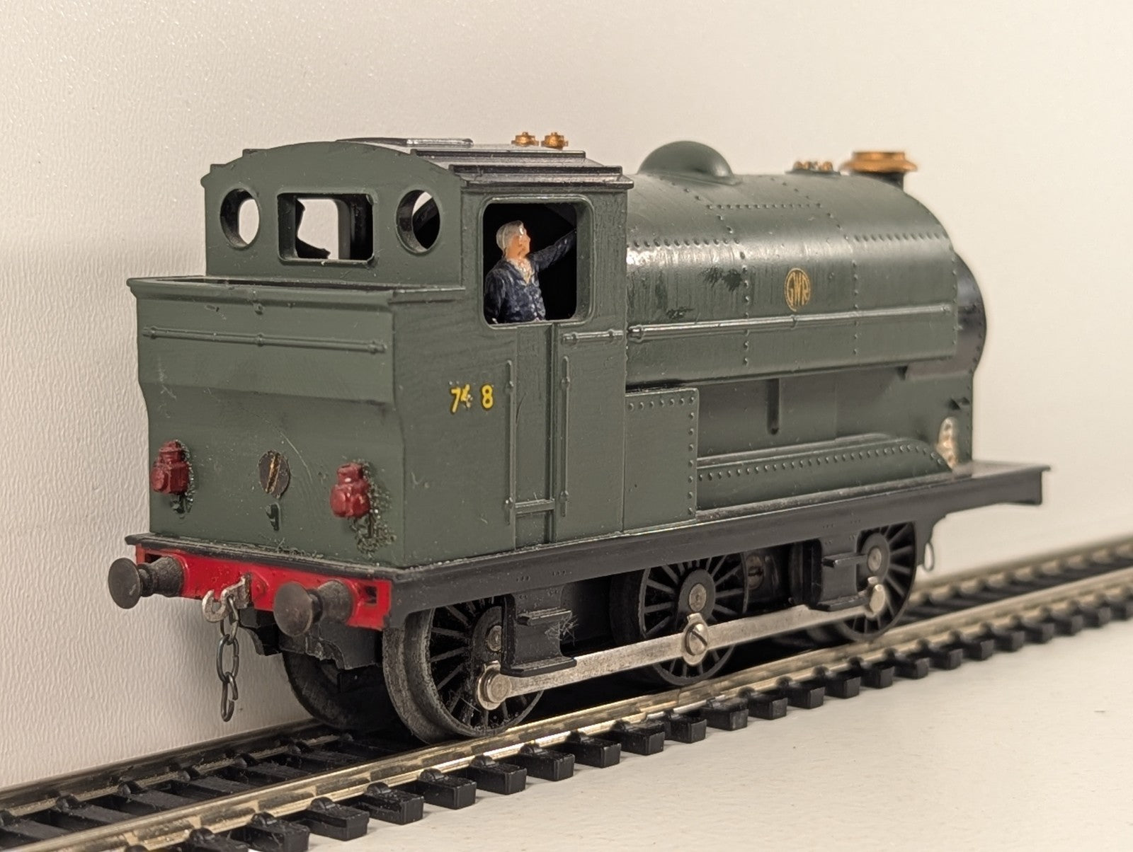Tri-ang Railways R254 OO Gauge Transcontinental 0-6-0 Saddle Tank Locomotive