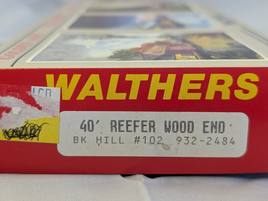 Walthers 932-2484 40-Foot Refrigerator Car Kit with Wood Ends
