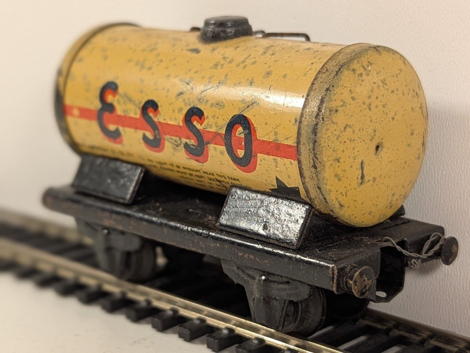 Trix TTR OO Gauge Tinplate ESSO Tank Wagon
