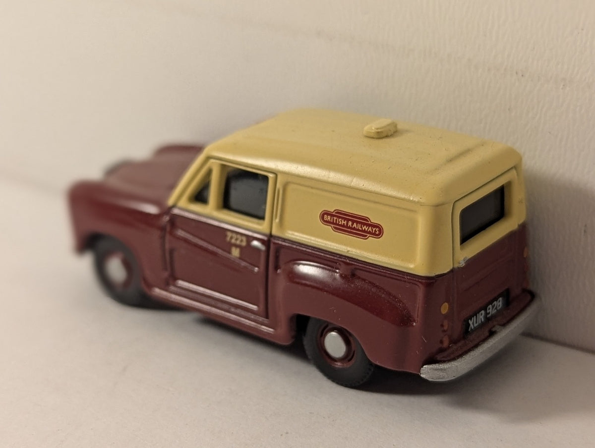 Classix OO Gauge Austin A-35 Van Die-cast Vehicle 7223/M