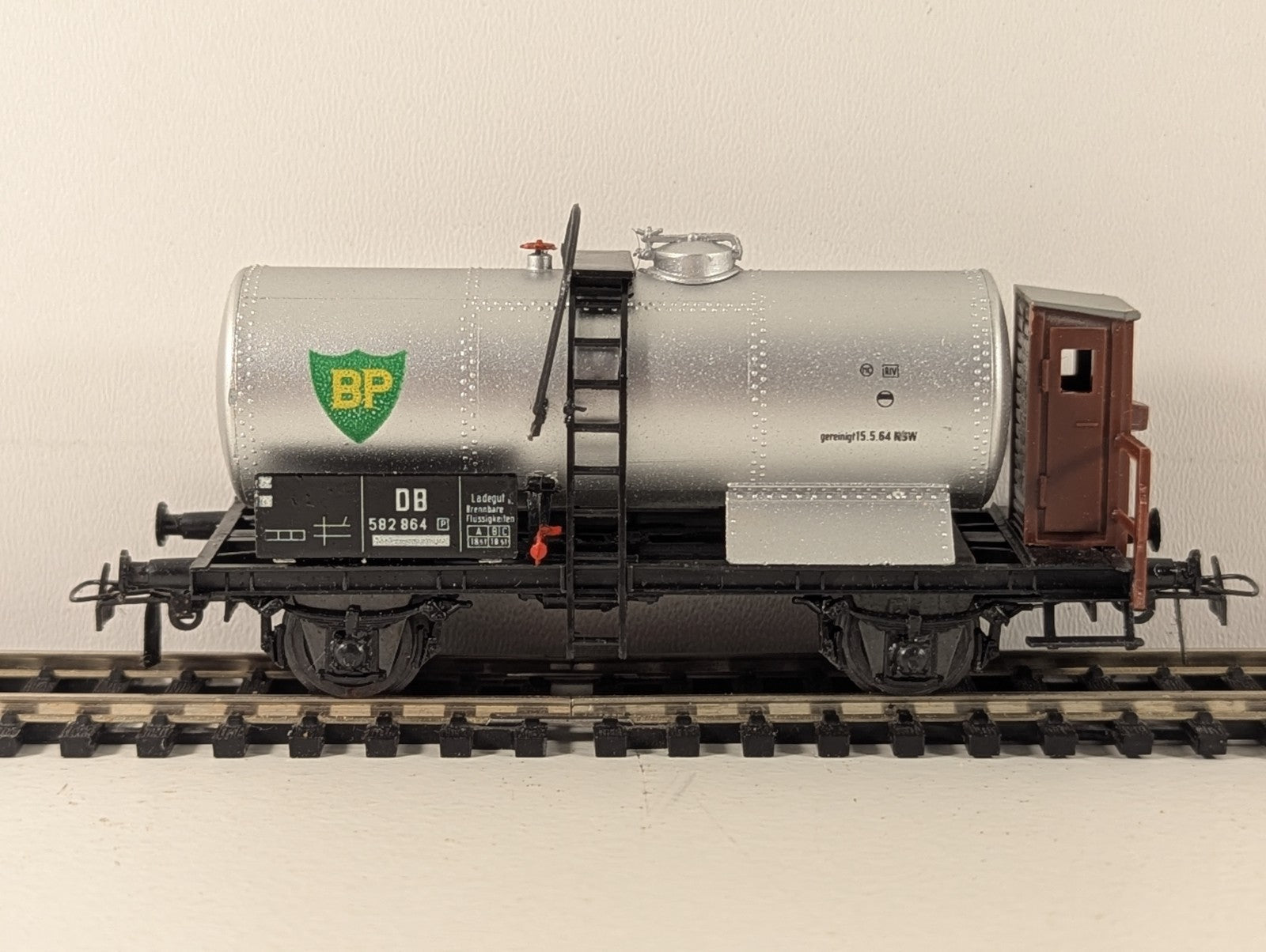 Schicht 426/106 HO Gauge BP Silver Tank Wagon Kesselwagen