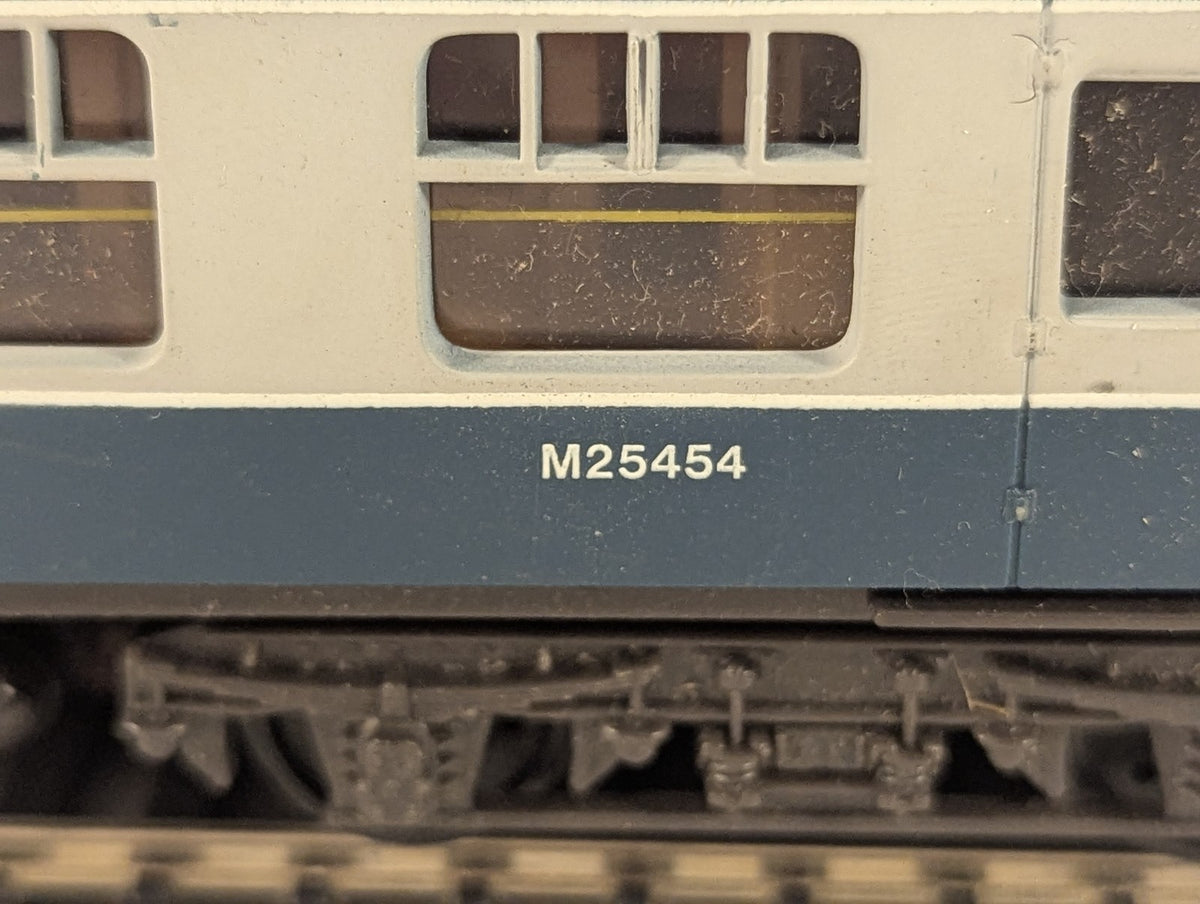Mainline OO Gauge BR Mk1 Corridor Second (SK) Passenger Coach M25454