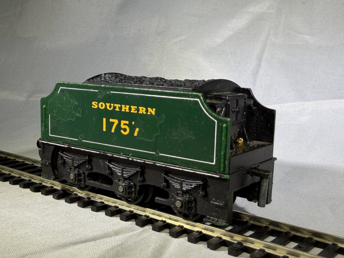 Hornby OO Gauge Southern Railway 6-Wheel Tender 1757 Southern Green