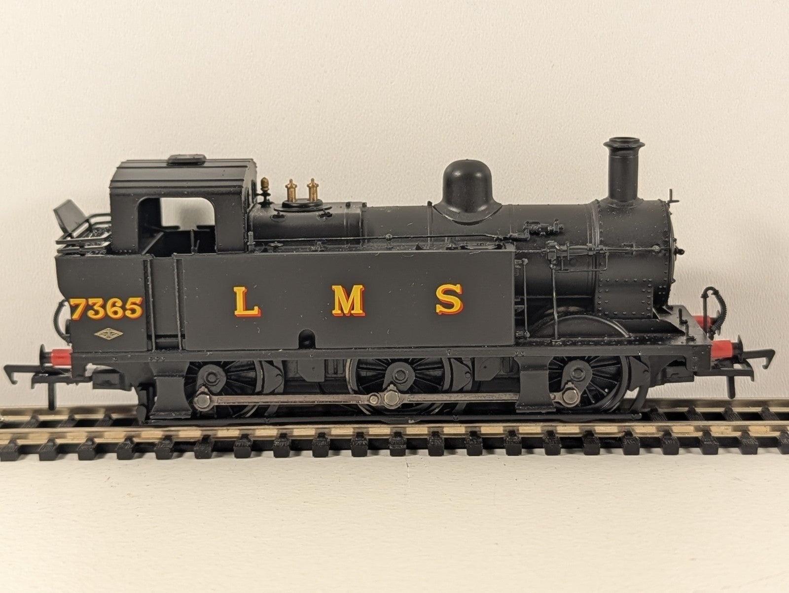 Bachmann 32-227DS Class 3F “Jinty” 0-6-0T 7365 LMS Black – DCC Sound Removed