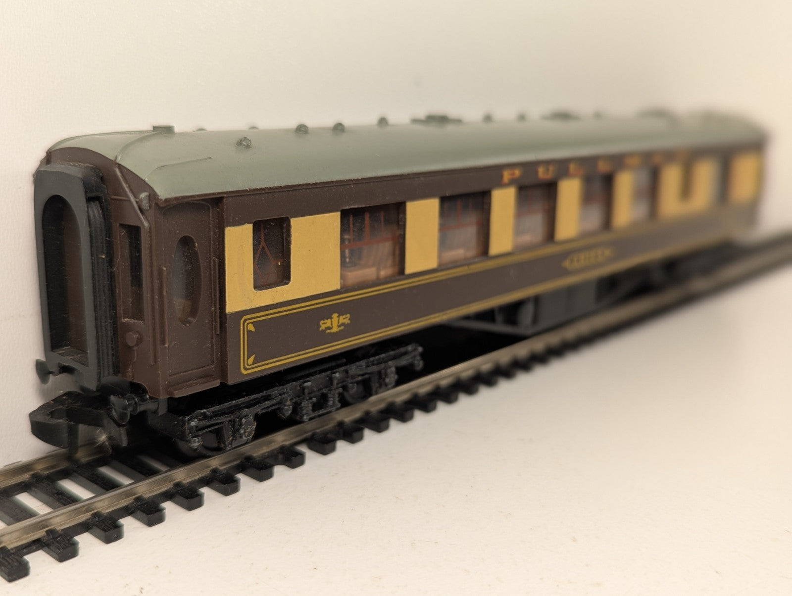 Hornby Dublo 4035 Pullman Parlour Car 'Aries' OO Gauge