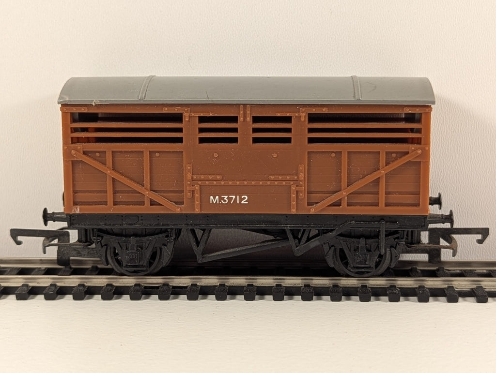 Tri-ang Hornby R122 BR Cattle Wagon – OO Gauge