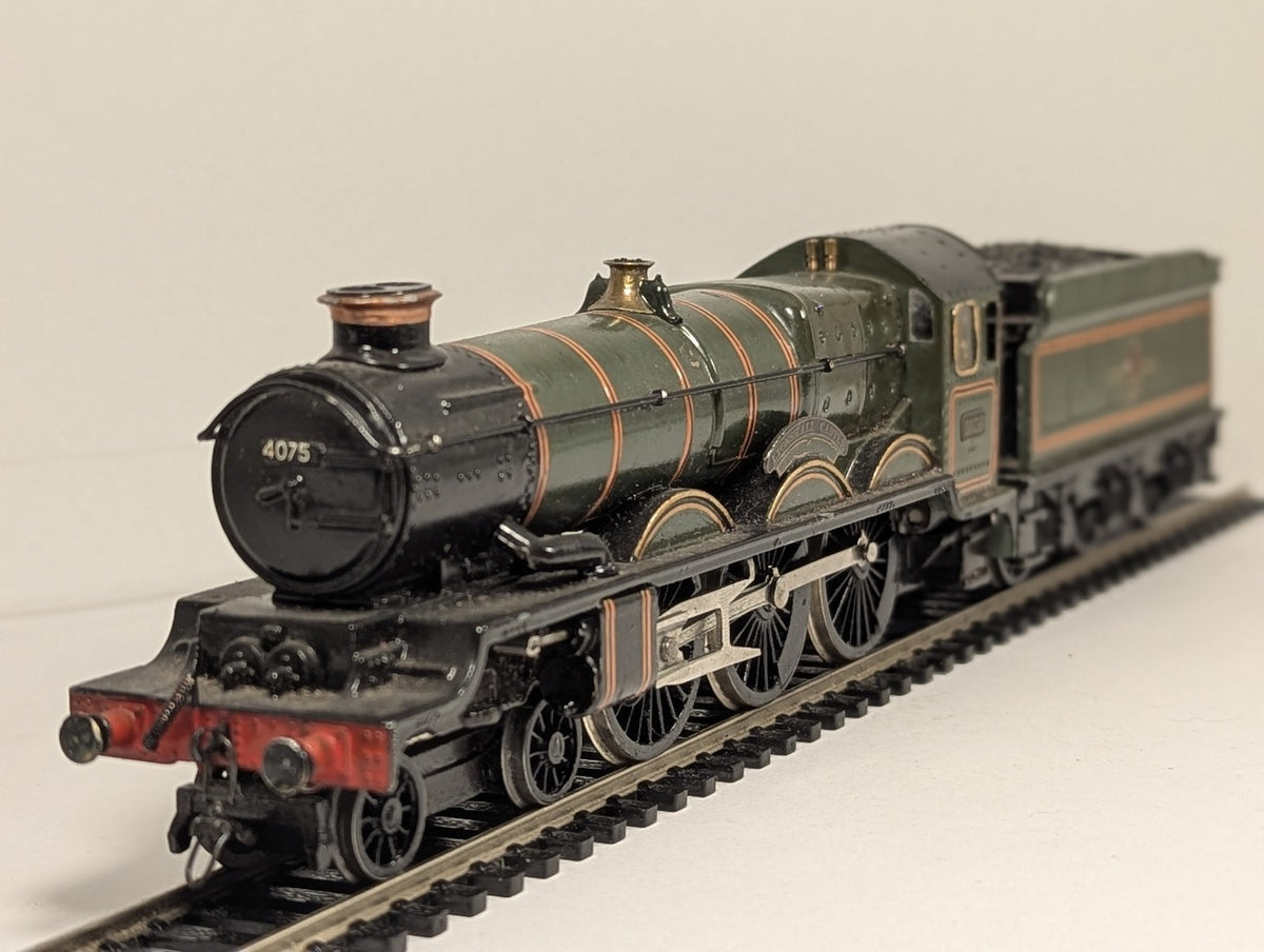 Wrenn OO Gauge Castle Class 4-6-0 5038 'Lyonshall Castle' Steam Locomotive
