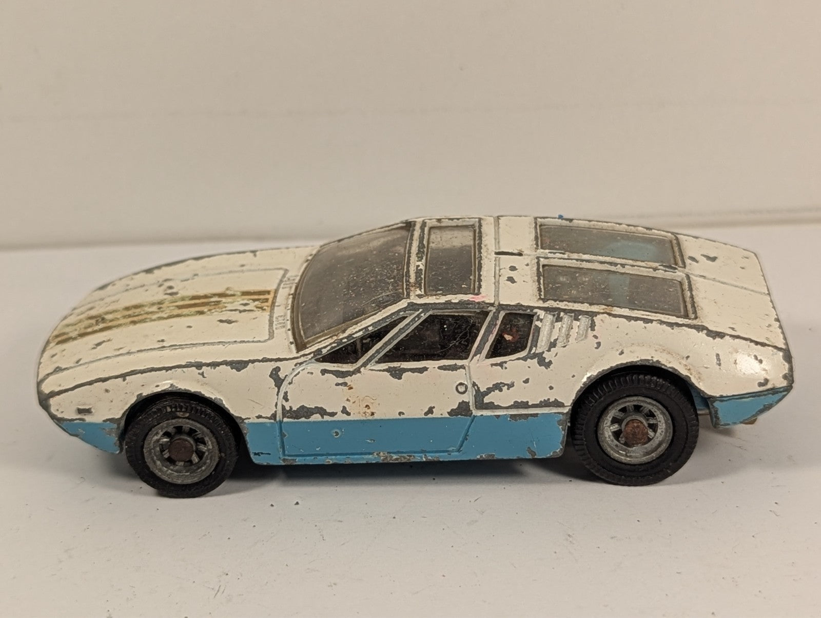 Corgi Toys 271 Ghia 5000 Mangusta with De Tomaso Chassis - Chipped Paint
