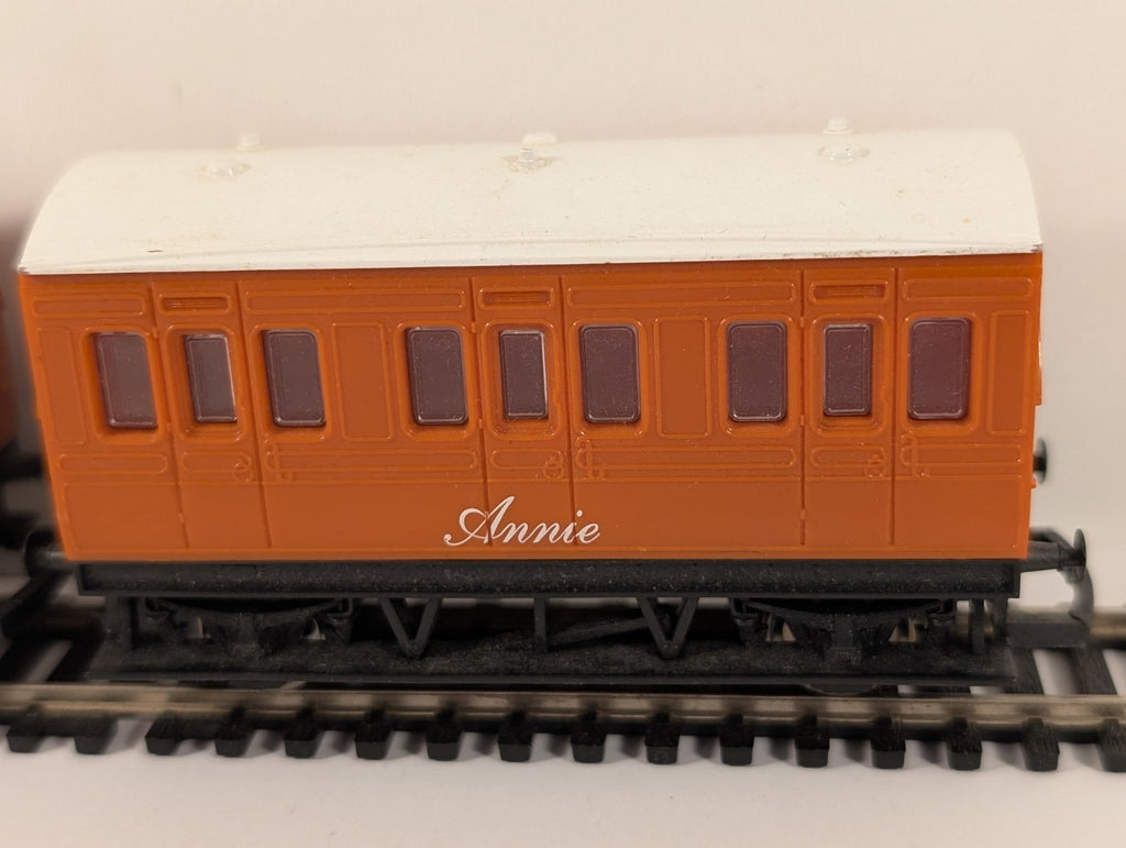 Hornby R110 & R112 OO Gauge Annie and Clarabel Coaches