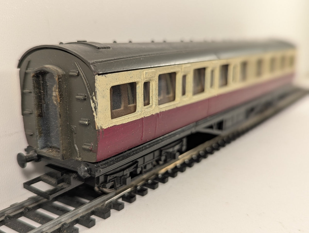 Graham Farish OO Gauge Suburban Compartment Coach Passenger Coach