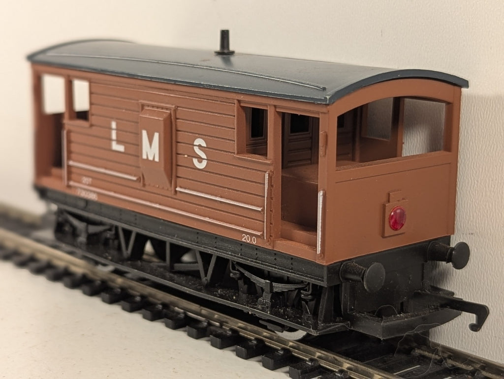 Hornby OO Gauge LMS 20 Ton Brake Van 730386 LMS Bauxite R016