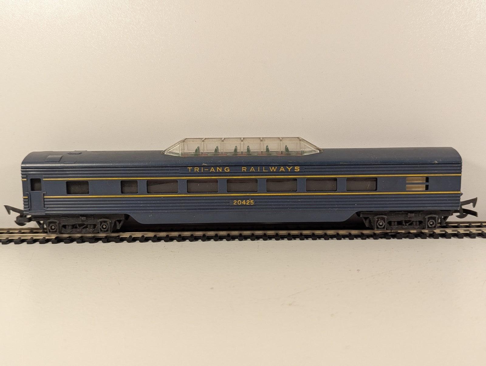Tri-ang OO Gauge Transcontinental Vista Dome Coach