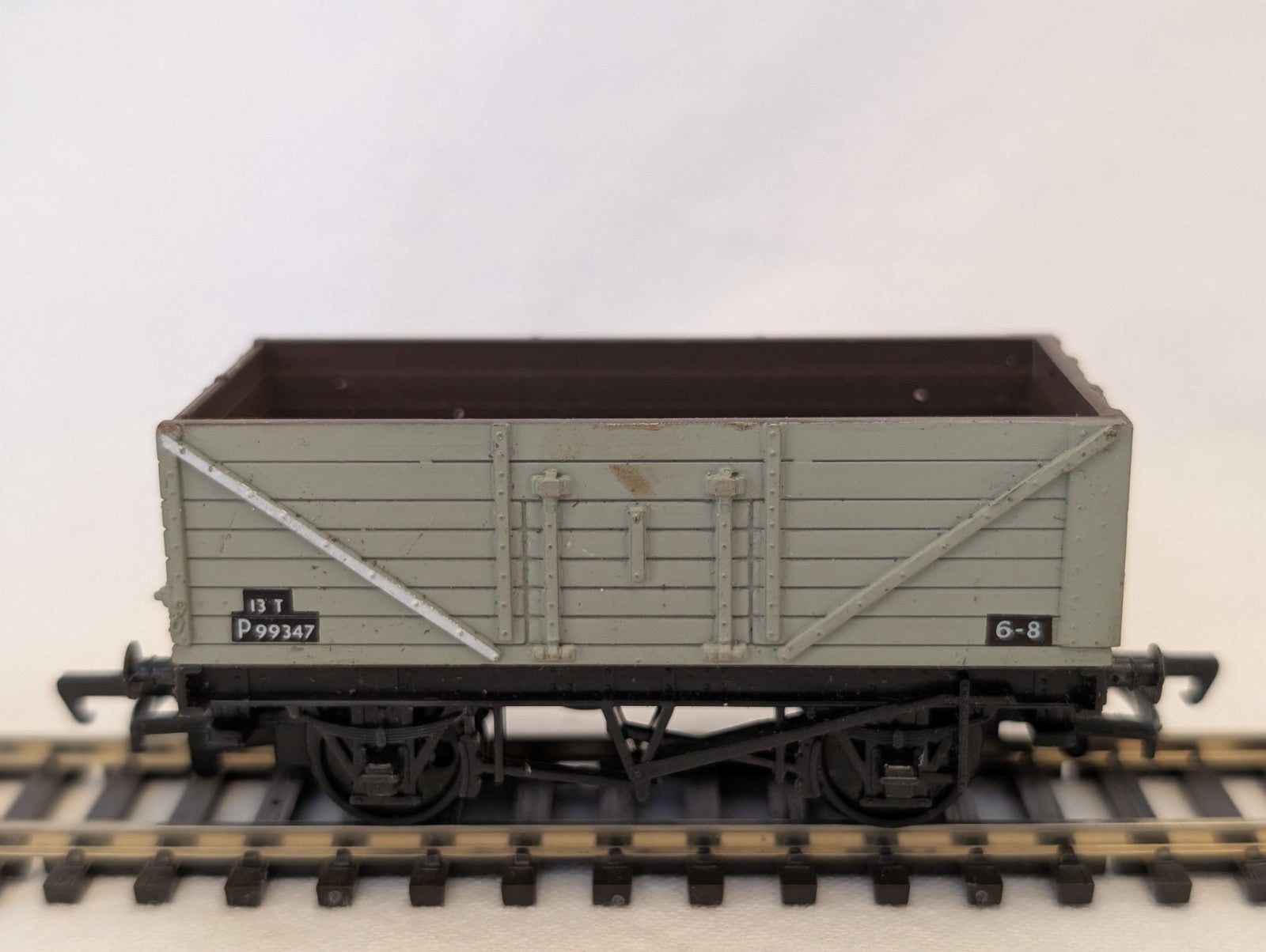 Mainline OO Gauge 7-Plank Open Wagon P99347 BR Grey 37-142