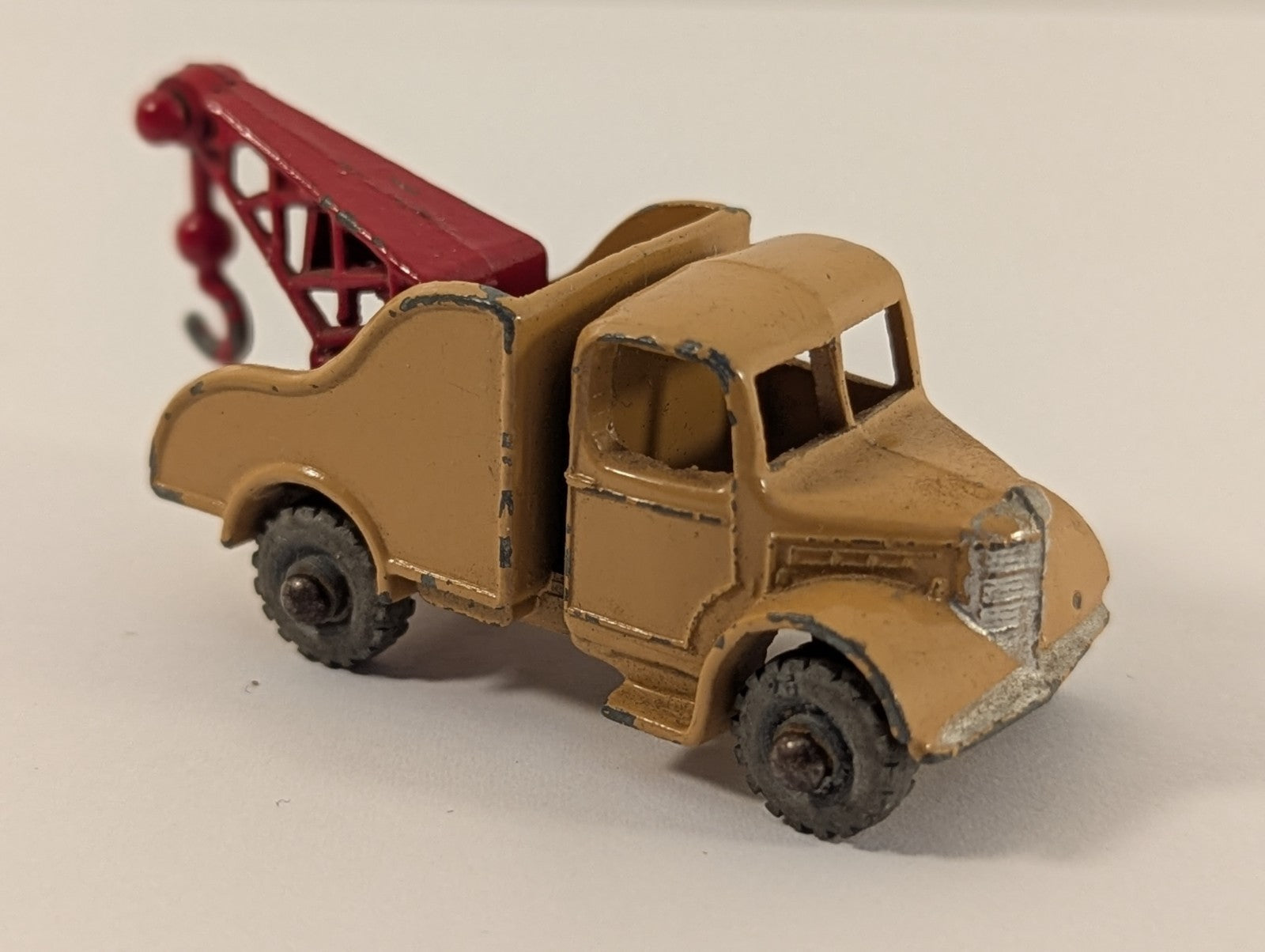 Lesney Matchbox No. 13a Bedford Wreck Truck Tan Red Crane