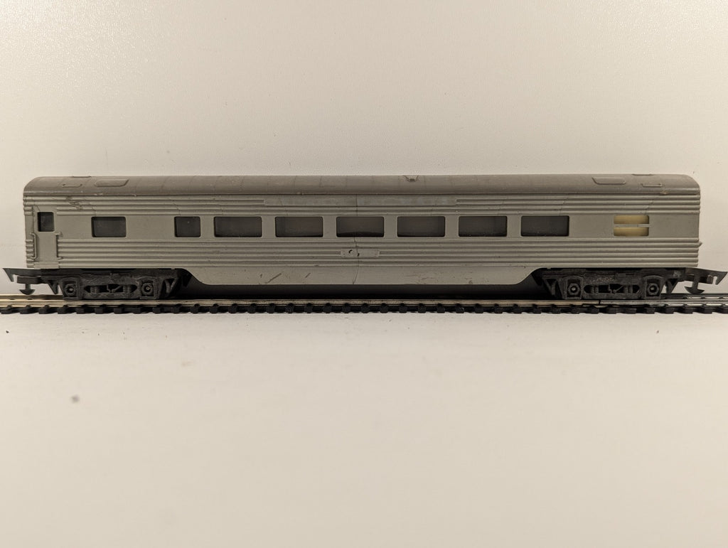 Tri-ang OO Gauge Transcontinental Passenger Coach Plain Grey R.25