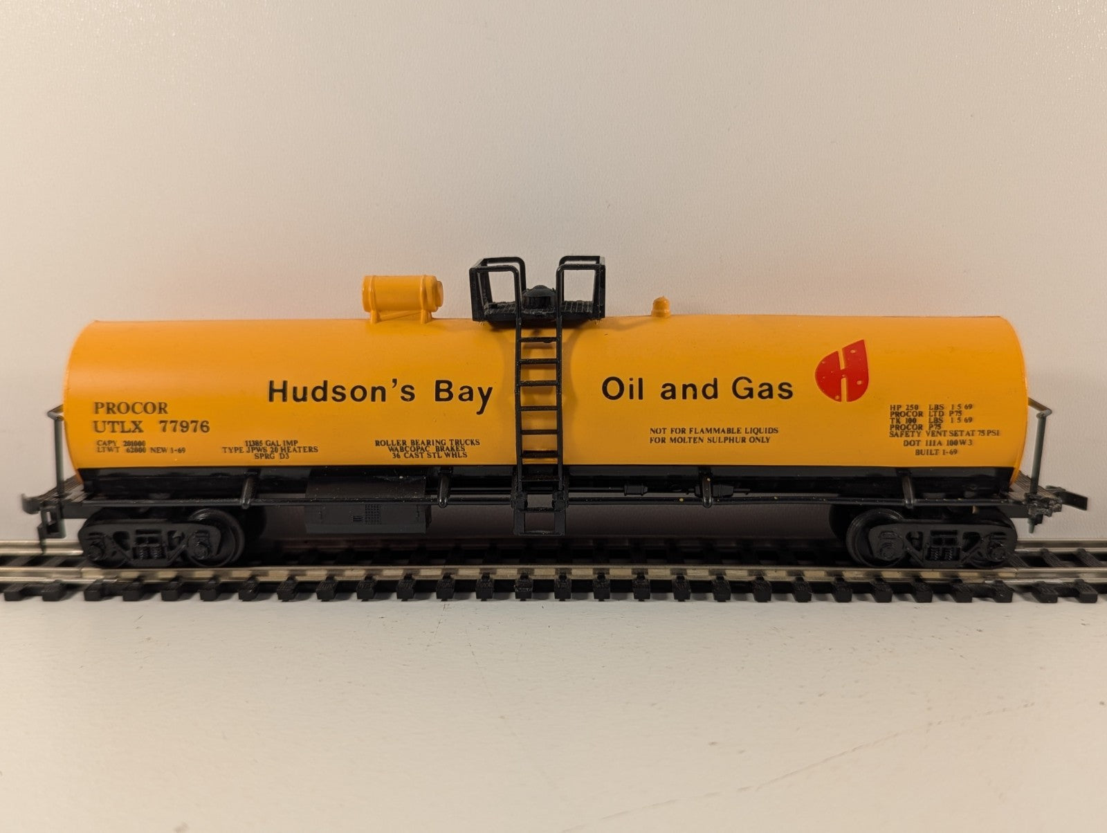 Life-Like HO Gauge Hudson’s Bay Oil & Gas Tank Wagon