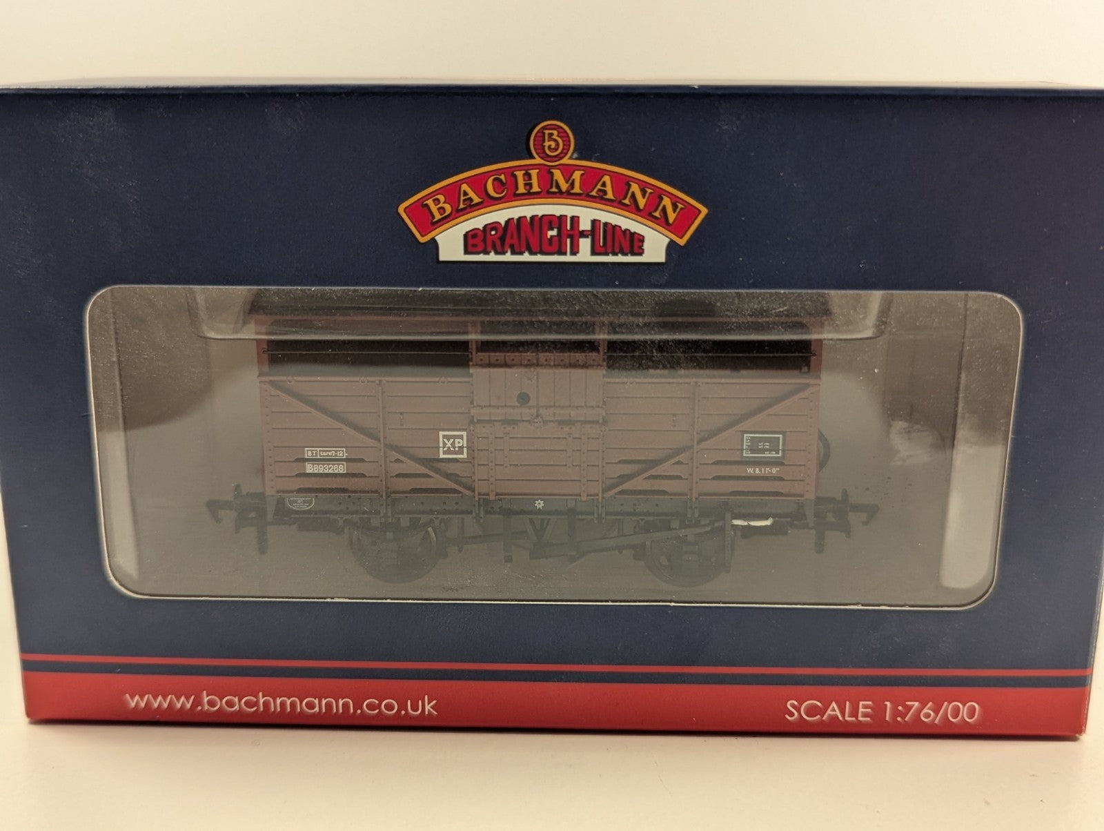 Bachmann Branchline 37-712A BR 8-Ton Cattle Wagon – OO Gauge