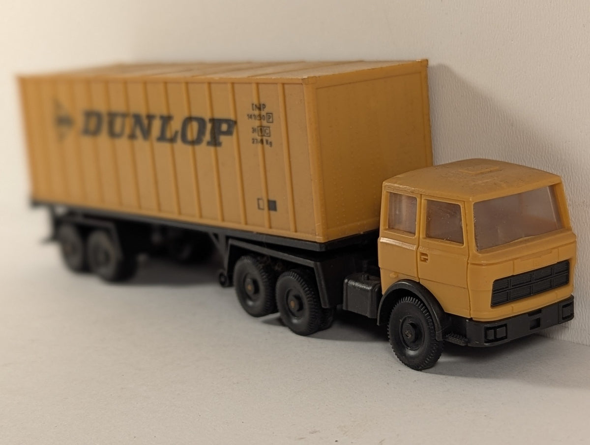Lima HO Scale Fiat Articulated Lorry with Dunlop Container Model Truck