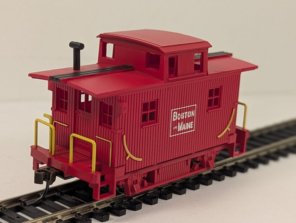Bachmann HO Gauge Bobber Caboose Boston & Maine 18448