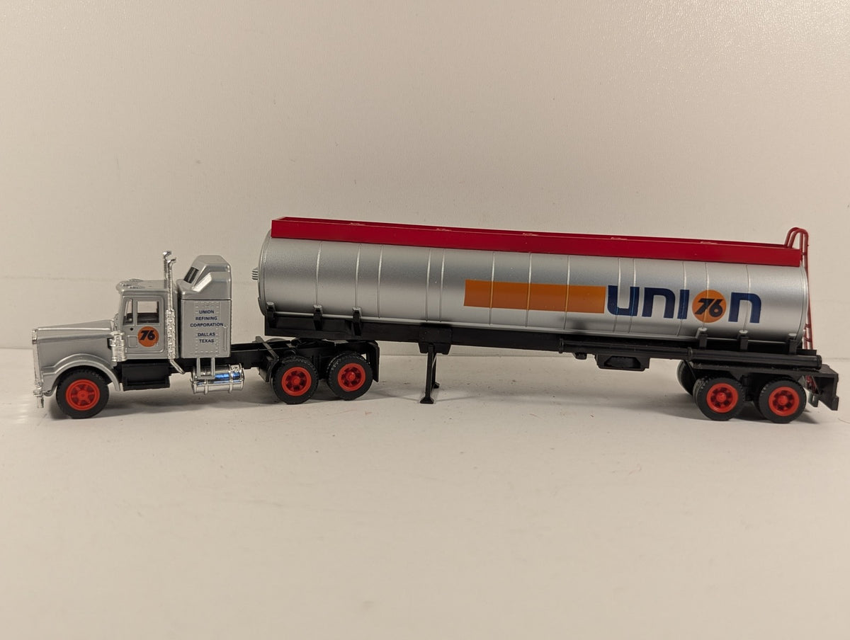 Con-Cor HO Scale Tractor & Oil Tanker Model Truck Union 76 Oil 0004-001004