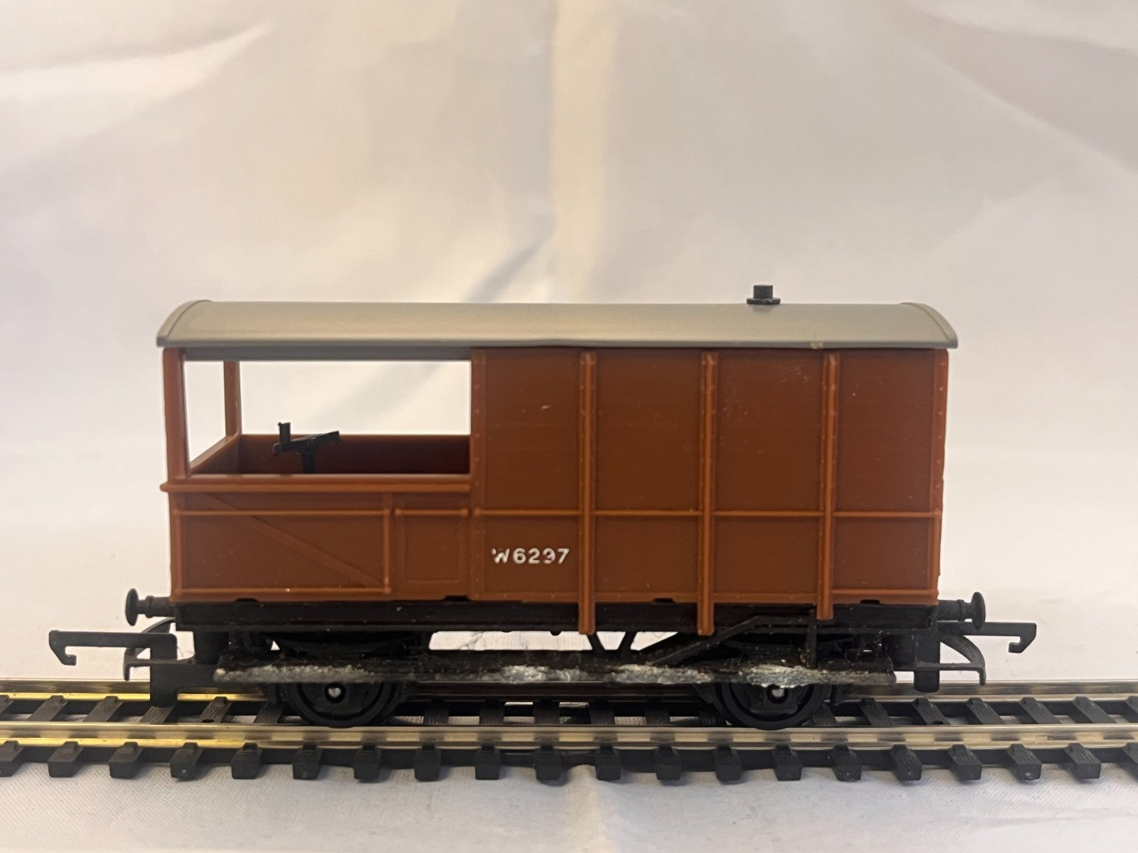 Tri-ang Railways R124 OO Gauge Brown Brake Van Boxed