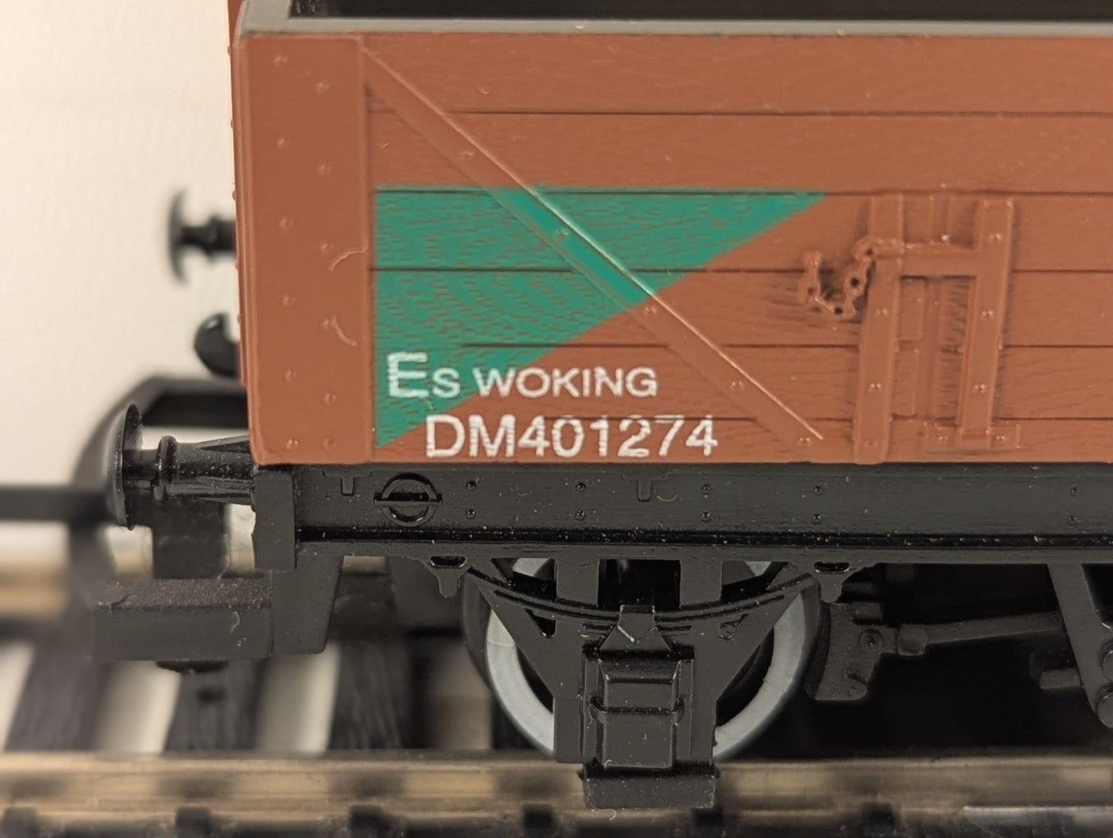 Hornby OO Gauge BR Departmental 5 Plank Wagon 'Es' Woking Goods Wagon