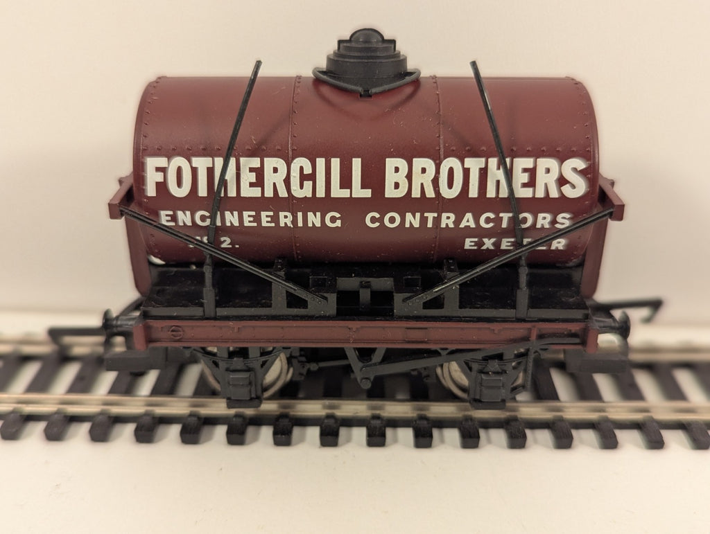 Hornby OO Gauge 12-Ton Tank Wagon – Fothergill Brothers Livery – Damaged