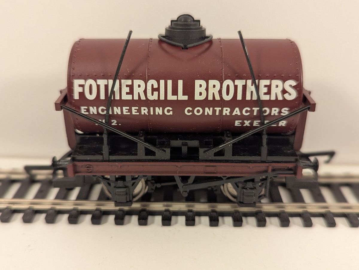 Hornby OO Gauge 12-Ton Tank Wagon – Fothergill Brothers Livery – Damaged