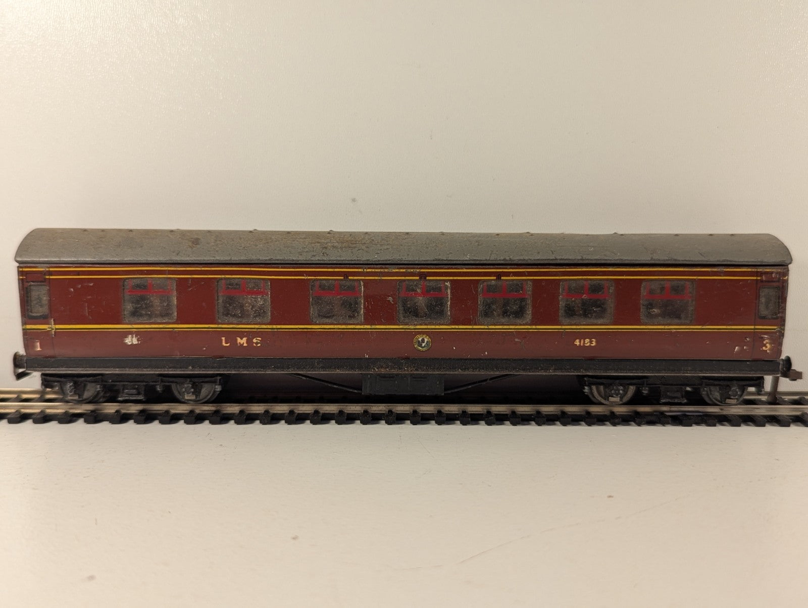 Hornby Dublo 4183 LMS Tinplate Coach OO Gauge