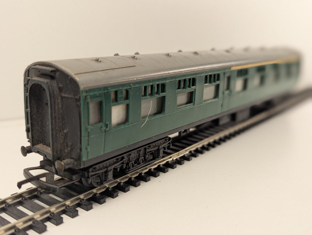 Tri-ang R622 BR Green Mk1 Corridor Composite – S15873
