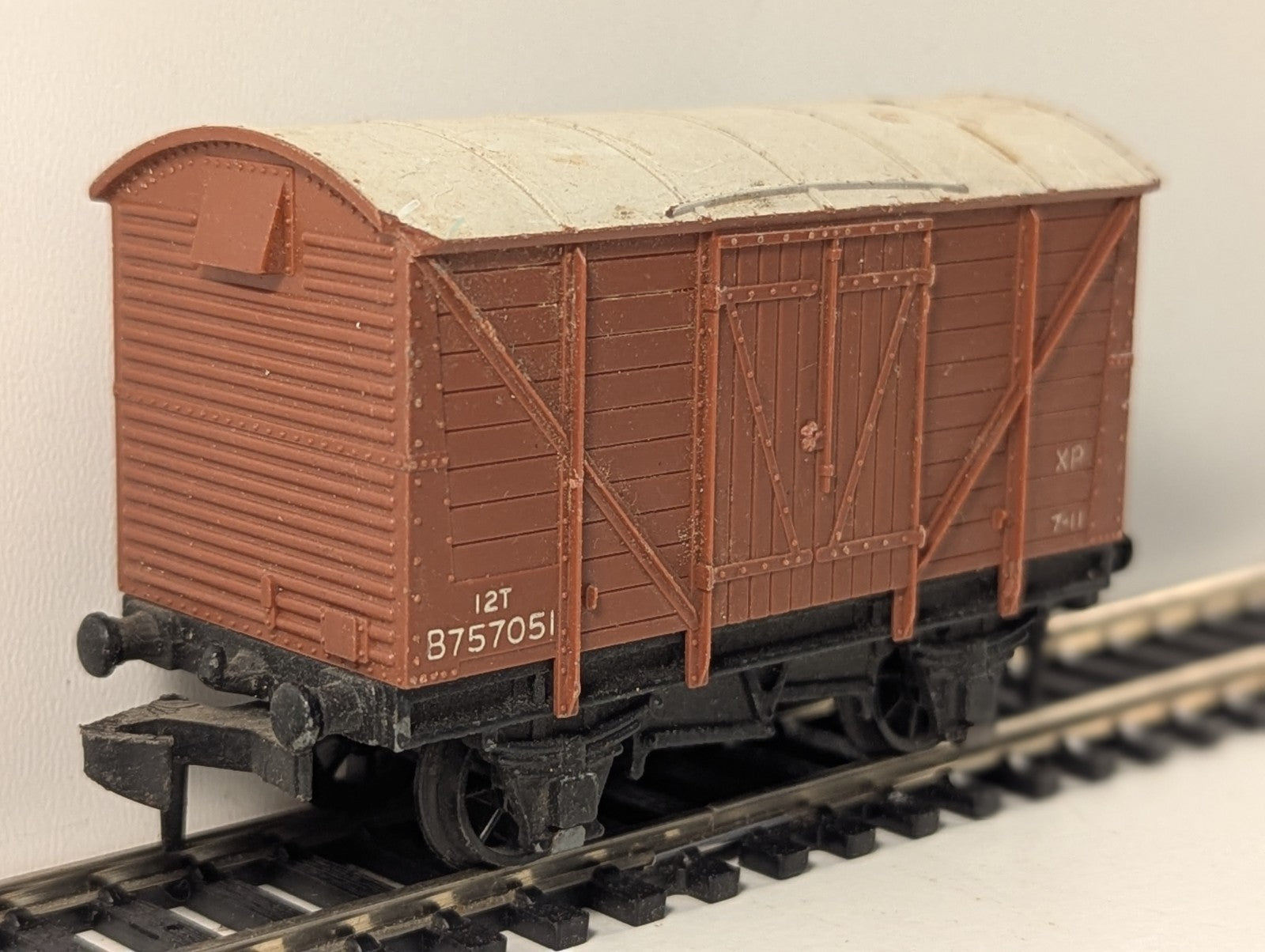 Hornby Dublo 12-Ton Ventilated Van Brown