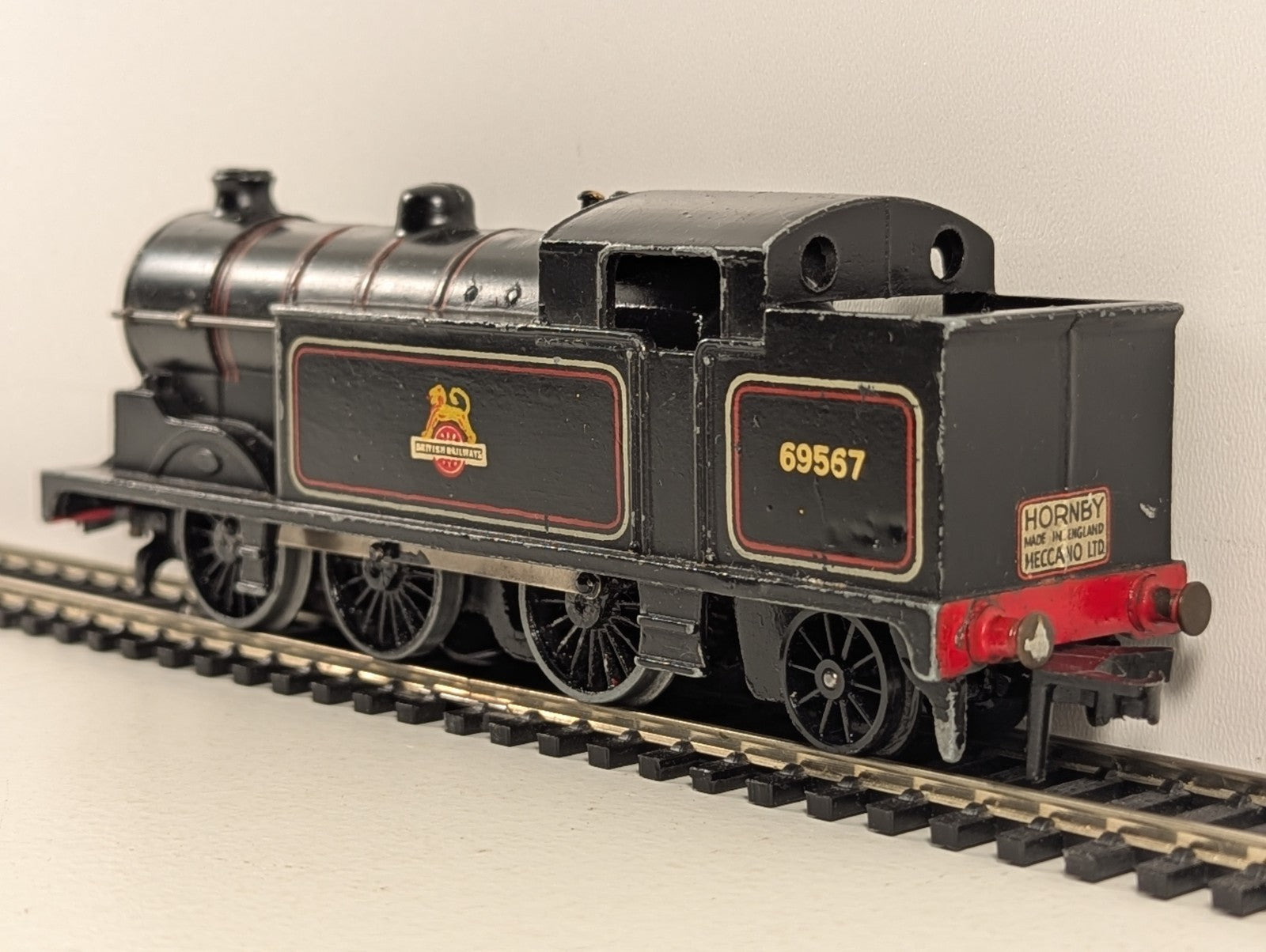 Hornby Dublo EDL17 OO Gauge Class N2 0-6-2T No. 69567 Steam Locomotive - 3 Rail
