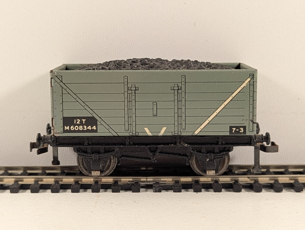 Hornby Dublo 32055 OO Gauge 7 Plank Open Wagon with coal load - damaged box