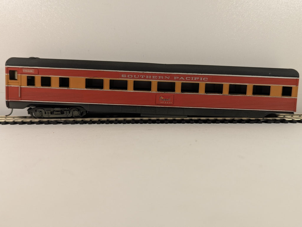 Athearn HO Scale Southern Pacific Daylight Chair Car Passenger Car SP 2424 1818