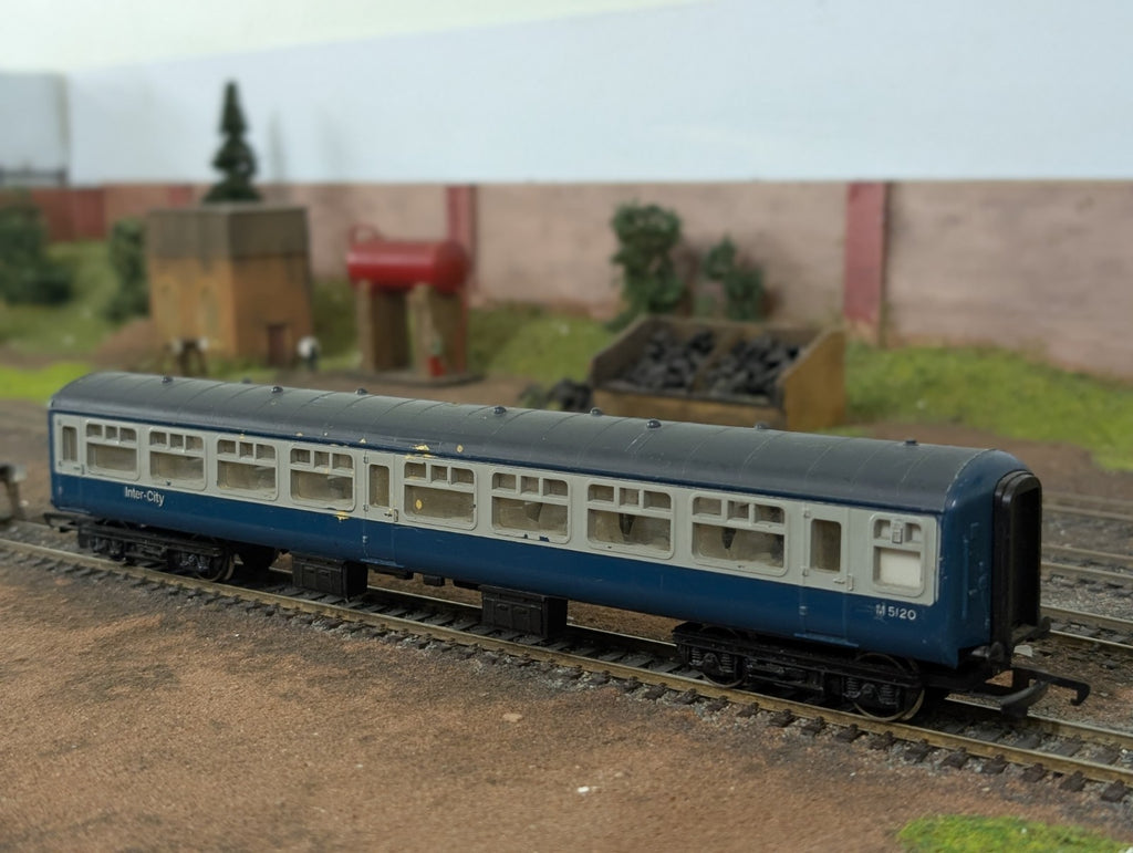 Hornby R724 OO Gauge BR Mk2 Standard Open Coach M5120 Blue & Grey