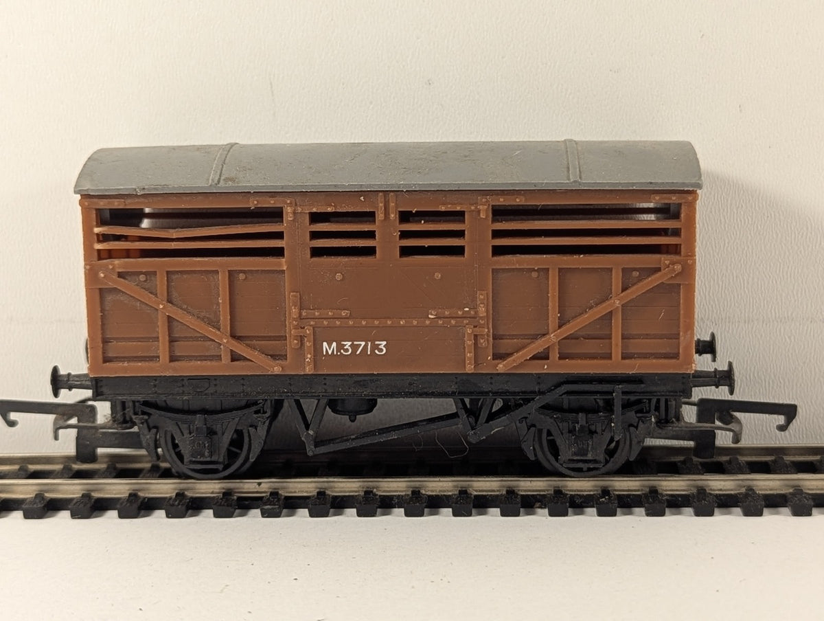Tri-ang OO Gauge Cattle Wagon Goods Wagon M.3713 Brown R.12