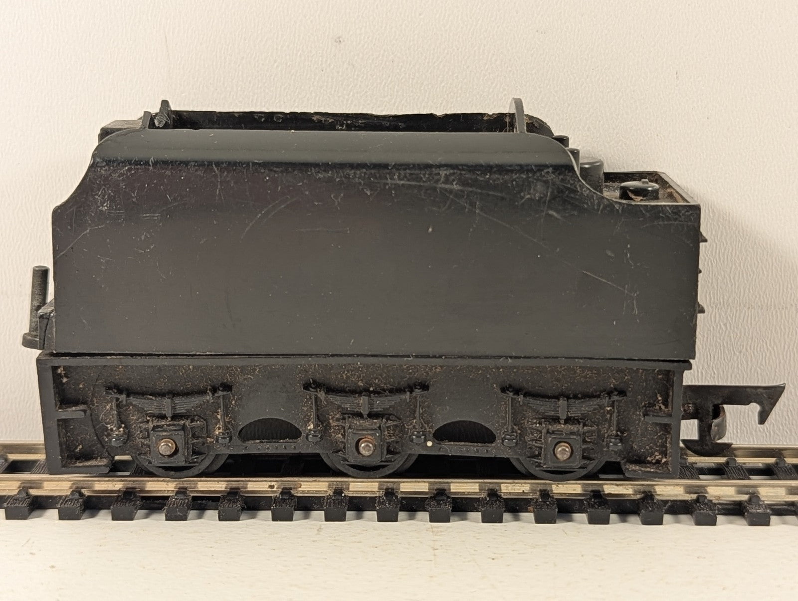 Tri-ang OO Gauge BR 6-Wheel Tender BR Black (Early Emblem) R30
