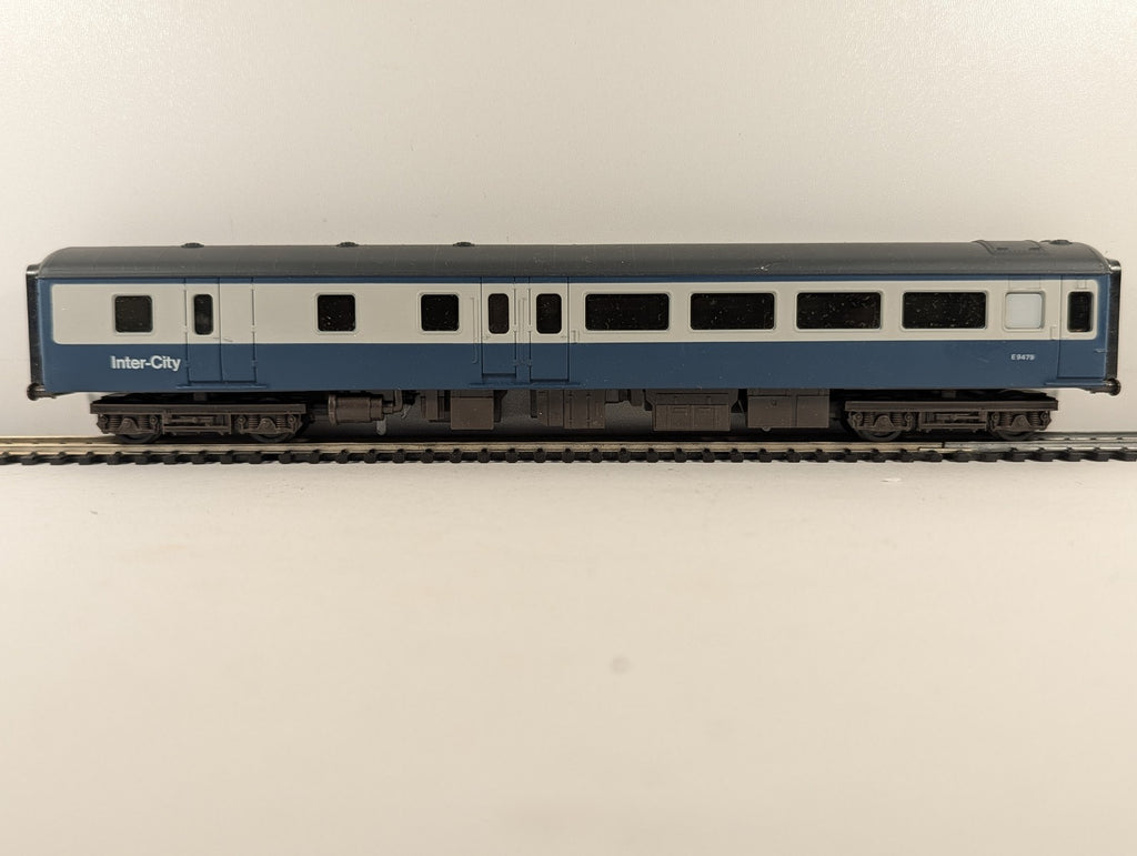 Airfix OO Scale 1st Class Inter-City Open Coach, Mk II Passenger Coach E9479
