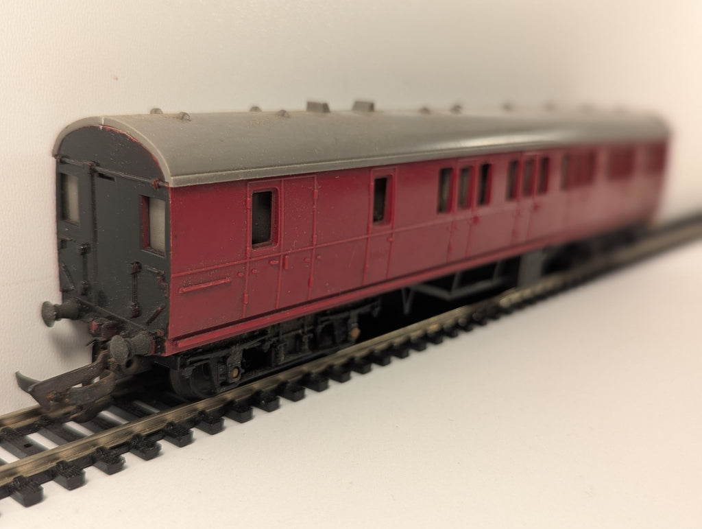 Tri-ang OO Gauge BR Suburban Brake Second Coach Passenger Coach M43171 BR Maroon