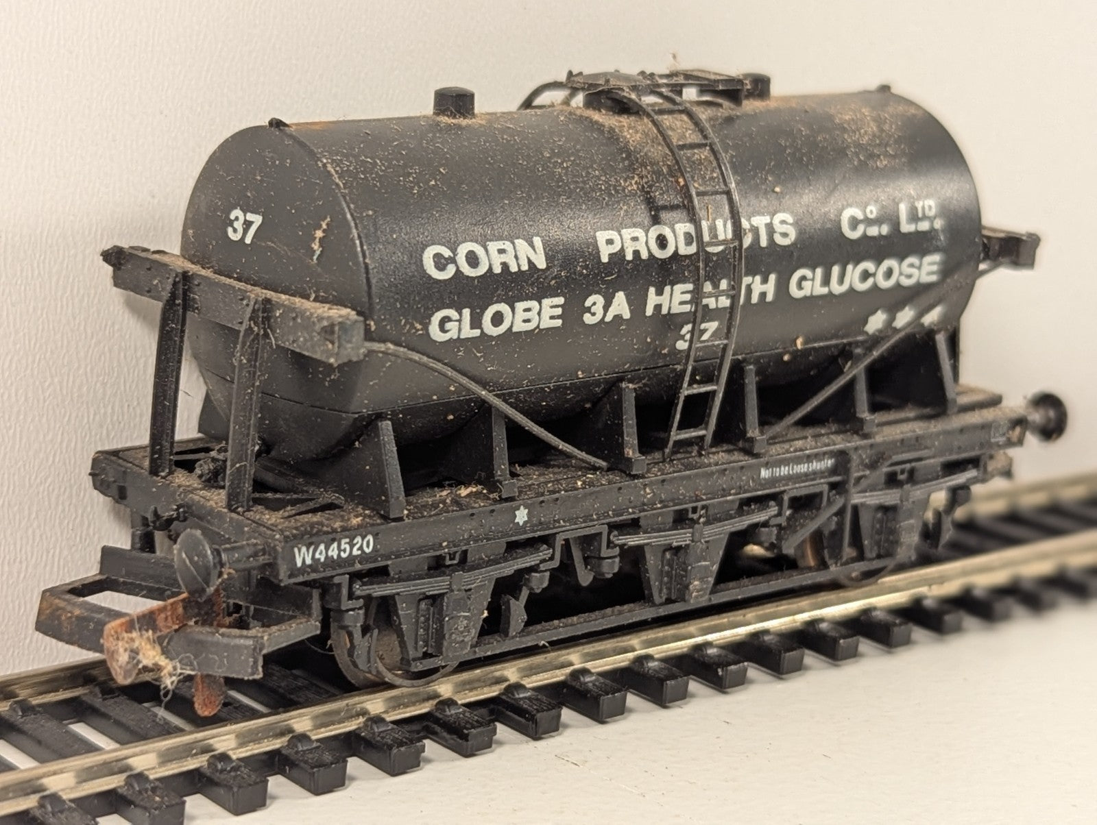 Lima 305640W OO Gauge 6-Wheeled Tank Wagon – Corn Products Co Ltd