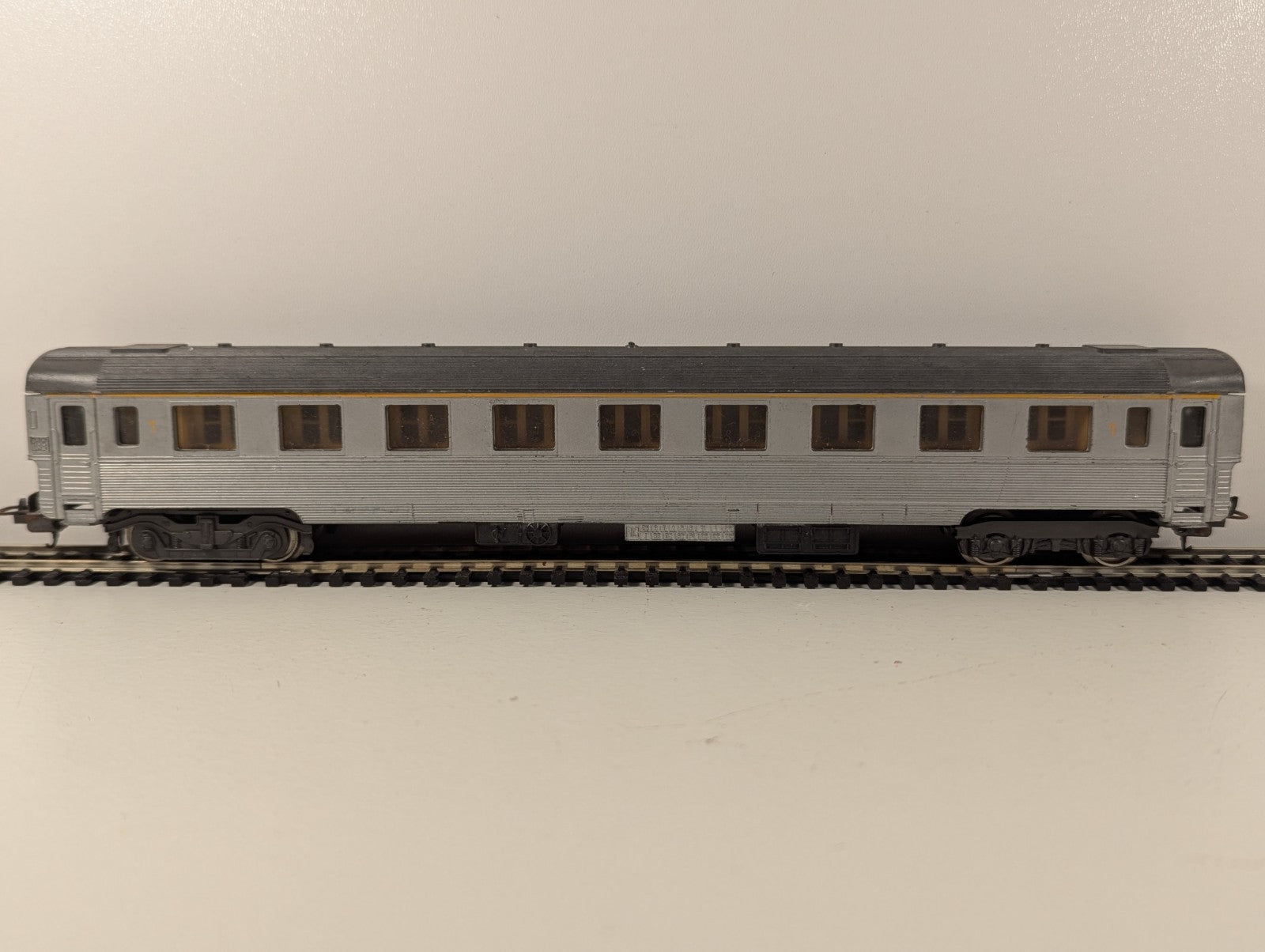Lima HO Gauge SNCF Passenger Coach