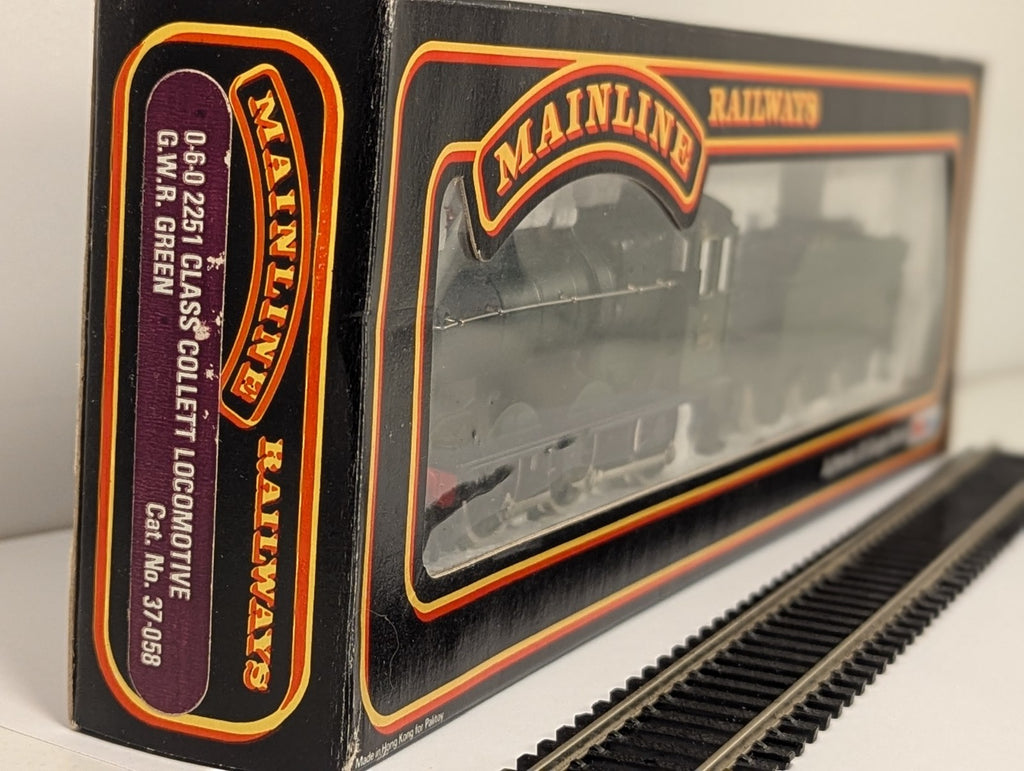 Mainline 37-058 OO Gauge GWR Green Collett Goods Class 2251 No. 320