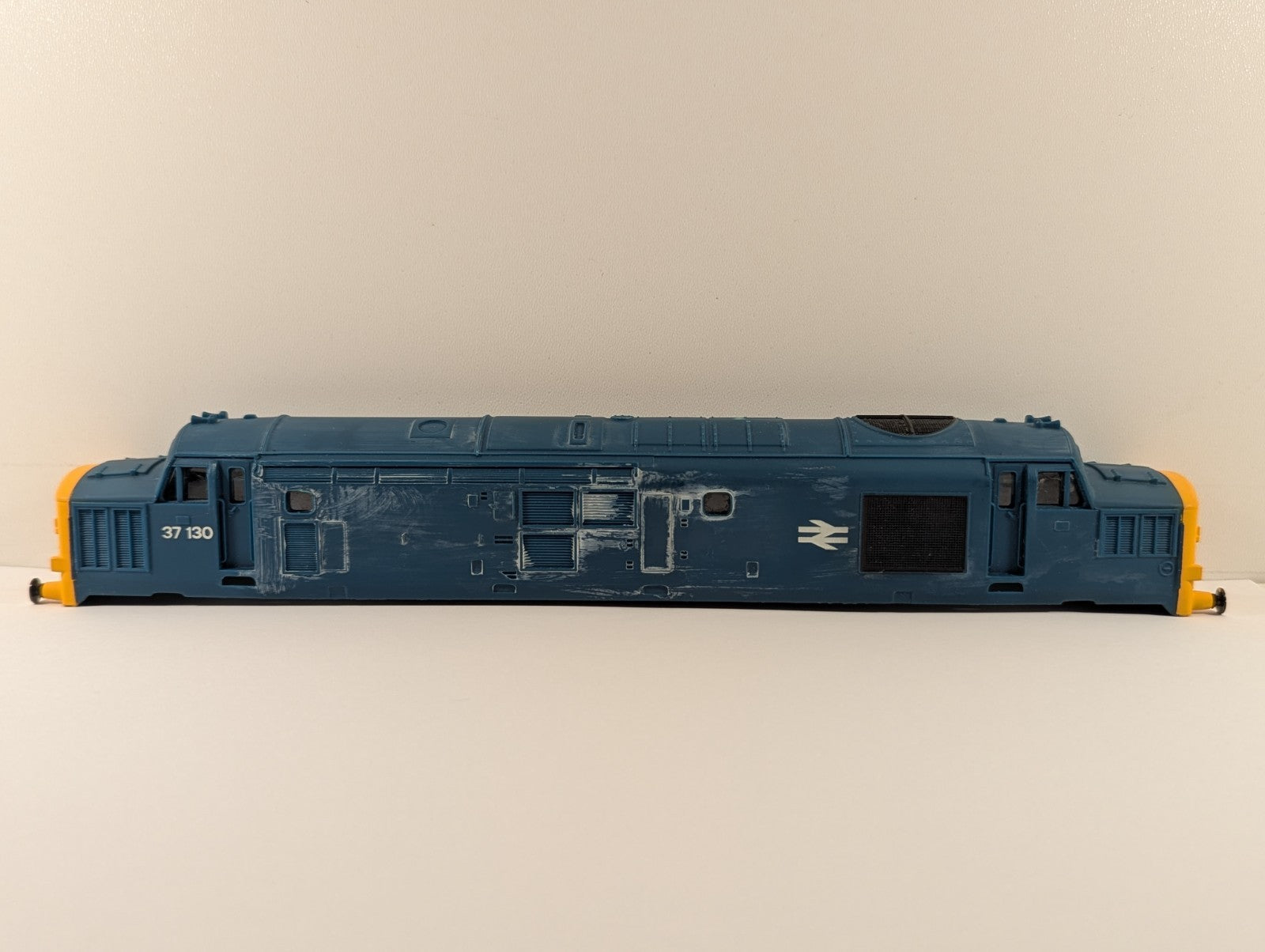 Hornby OO Gauge Class 37 Body Shell – Scratched Paint