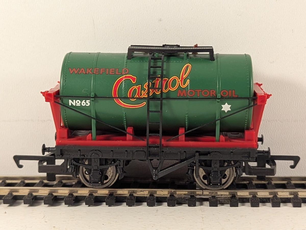 Hornby OO Gauge Wakefield Castrol Tank Wagon 65 Wakefield Castrol Green R014