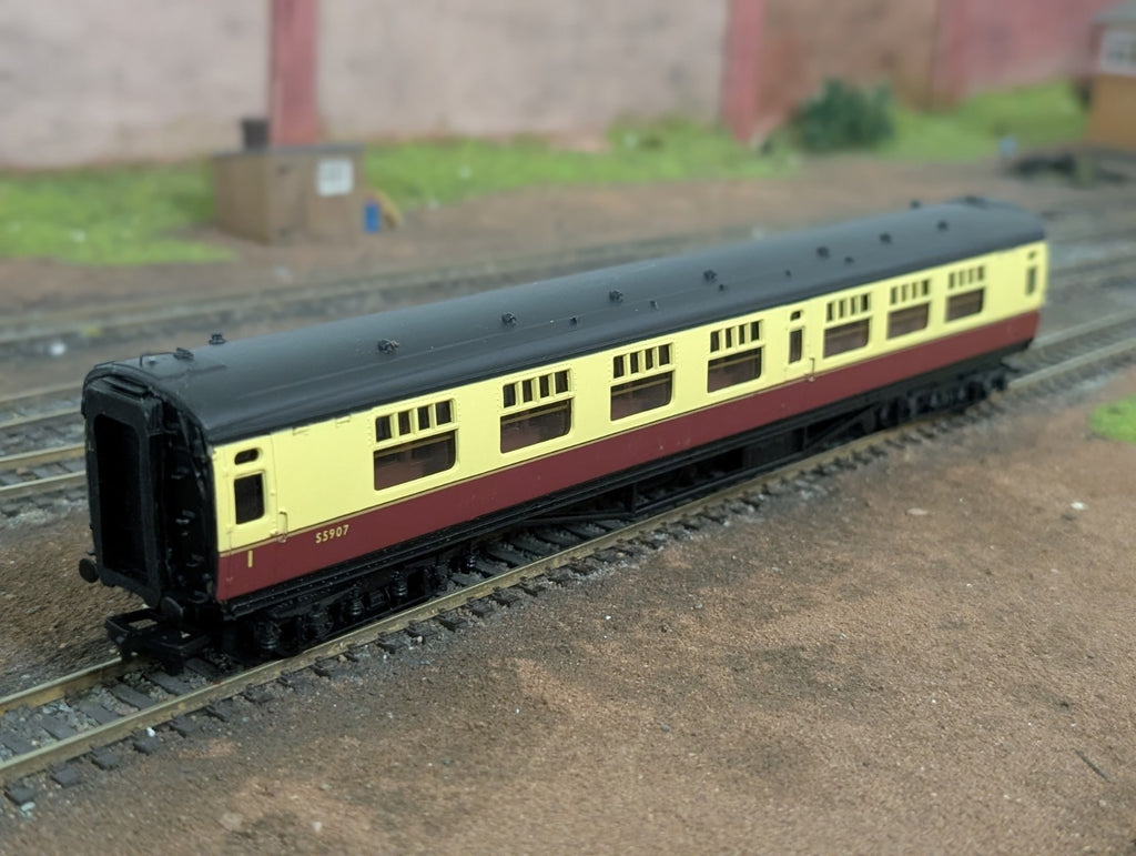 Bachmann 34-552 OO Gauge BR Crimson/Cream Bulleid Composite Coach S5907