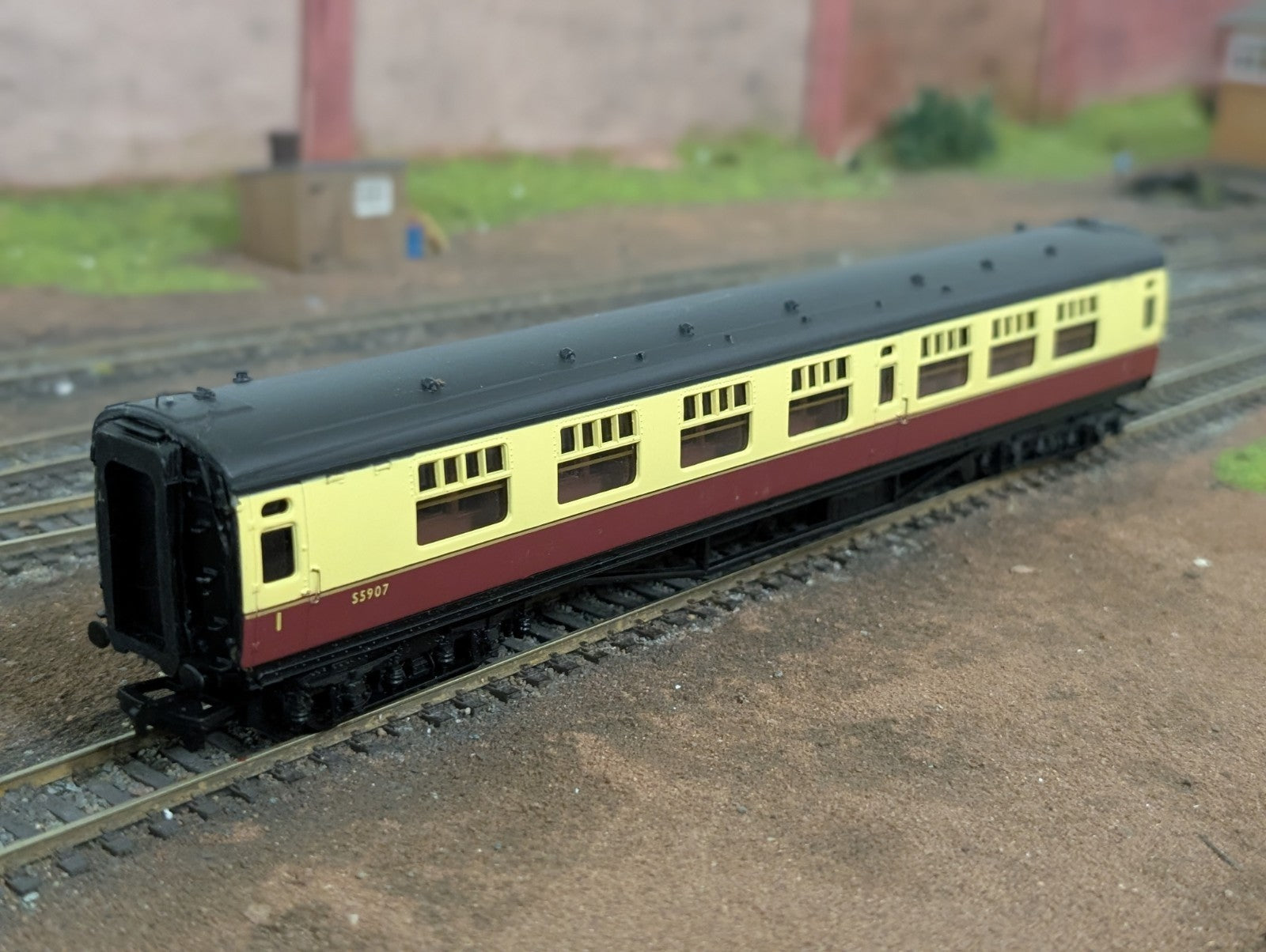 Bachmann 34-552 OO Gauge BR Crimson/Cream Bulleid Composite Coach S5907