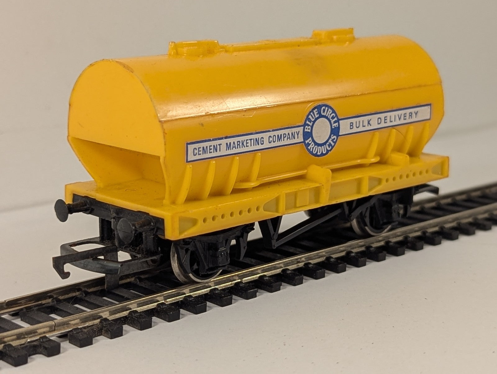 Hornby OO Gauge Presflo Cement Wagon Goods Wagon Blue Circle Cement R242