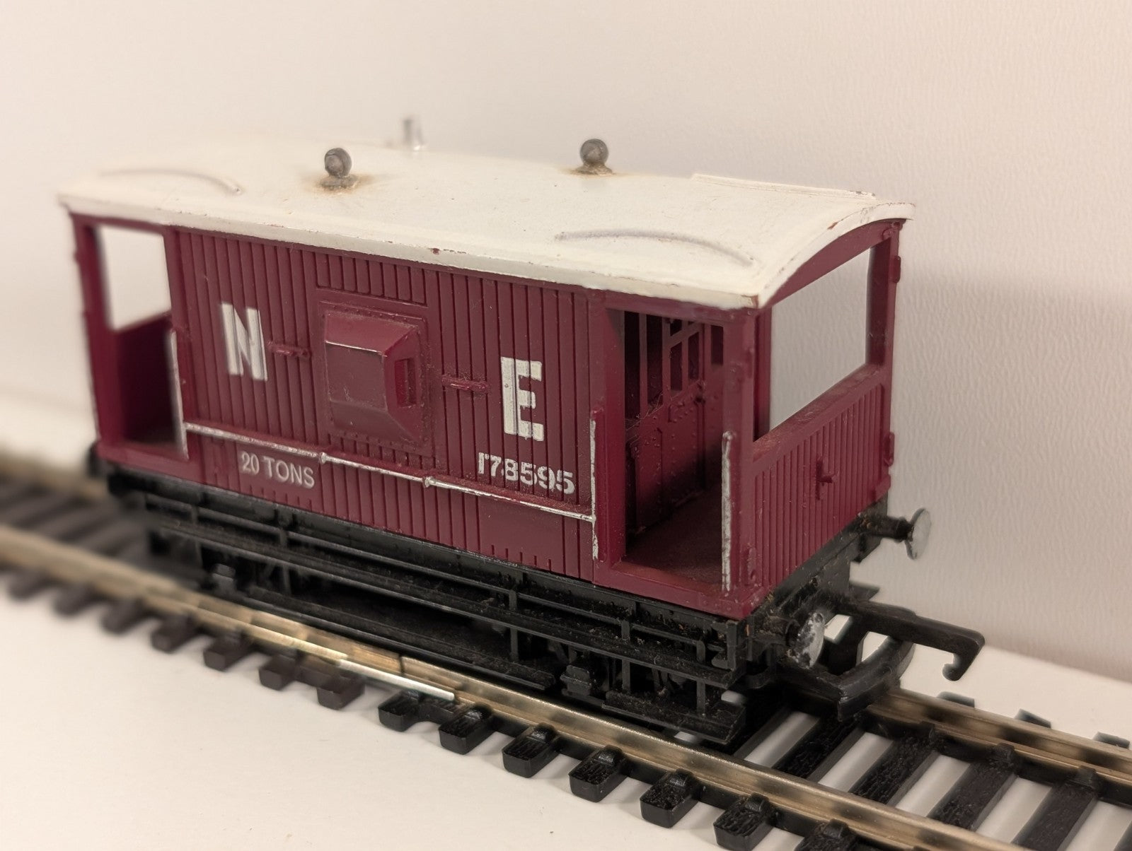 Mainline 37-140 OO Gauge 20-Ton Brake Van No.178595