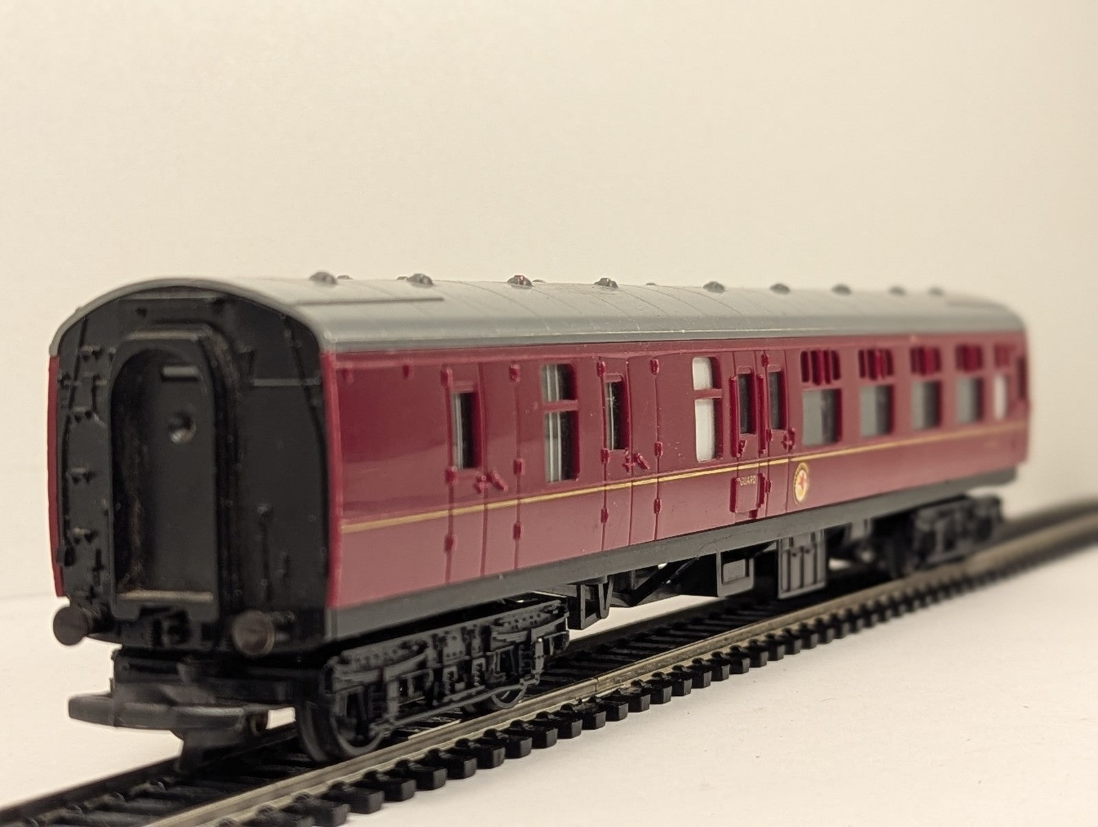 Tri-ang OO Gauge BR Mk1 Brake Second Corridor (BSK) Passenger Coach 35024